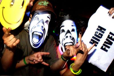 20090531233350-hardcrew20blog.jpg